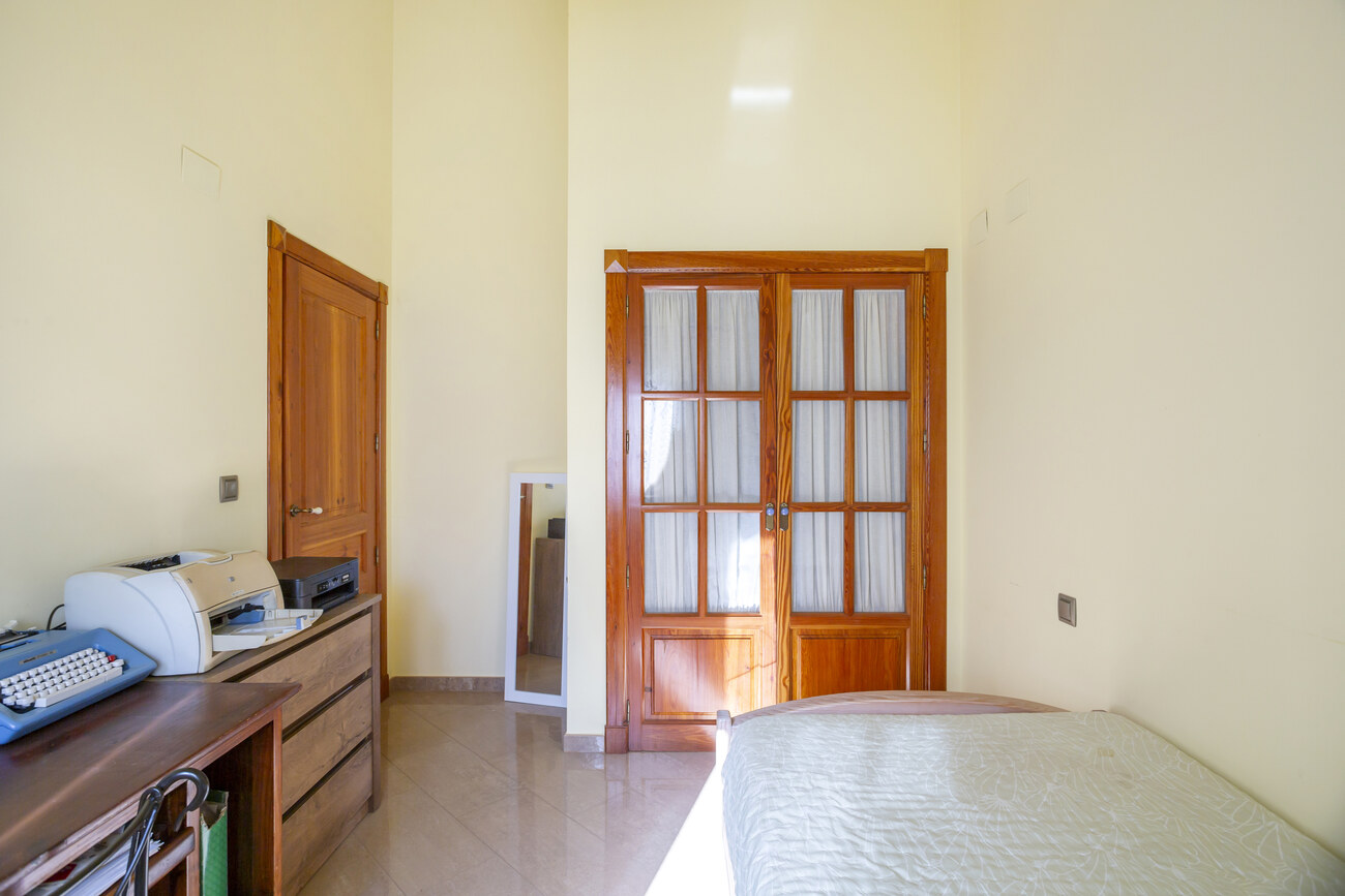 5-Bedroom Villa in Centro, Torrevieja - Image 30