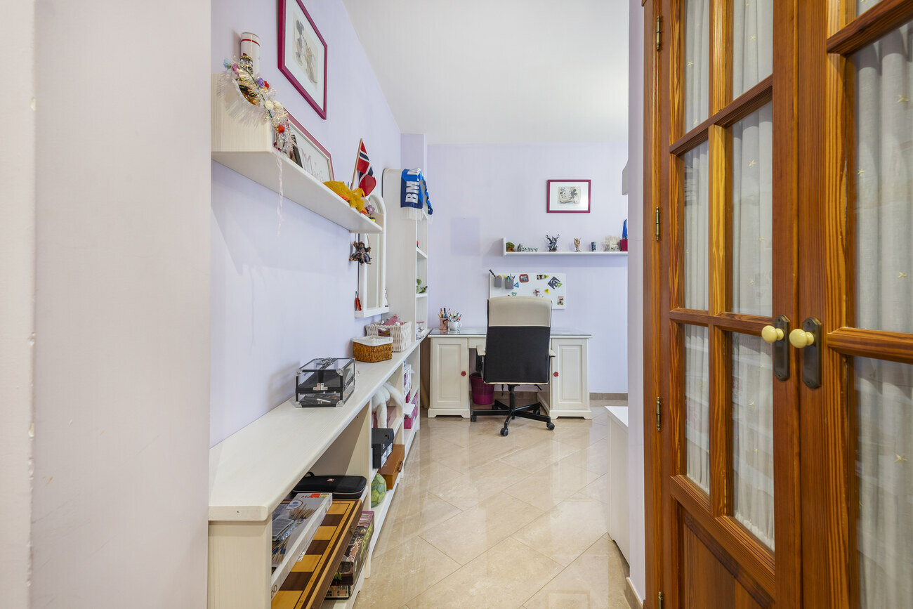 5-Bedroom Villa in Centro, Torrevieja - Image 40