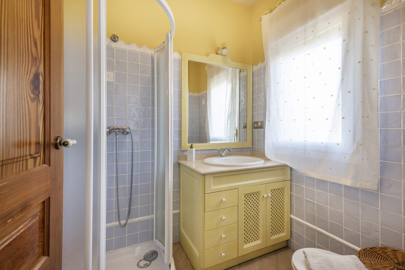 5-Bedroom Villa in Centro, Torrevieja - Image 42