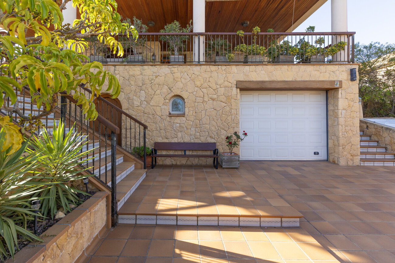 5-Bedroom Villa in Centro, Torrevieja - Image 5