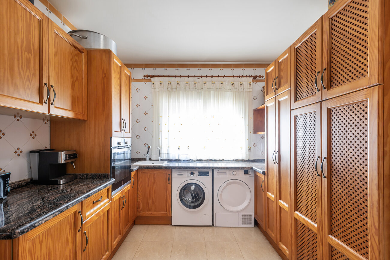 5-Bedroom Villa in Centro, Torrevieja - Image 50