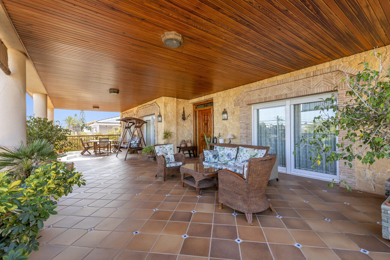 5-Bedroom Villa in Centro, Torrevieja - Image 6