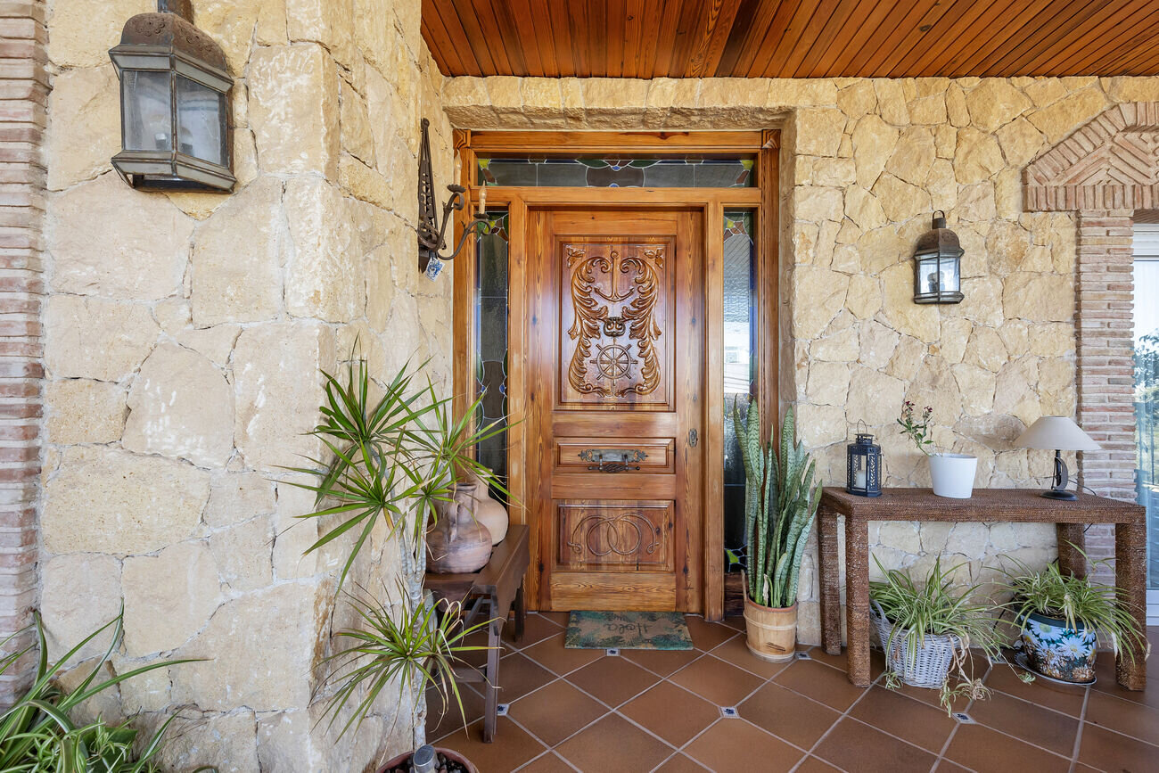 5-Bedroom Villa in Centro, Torrevieja - Image 8