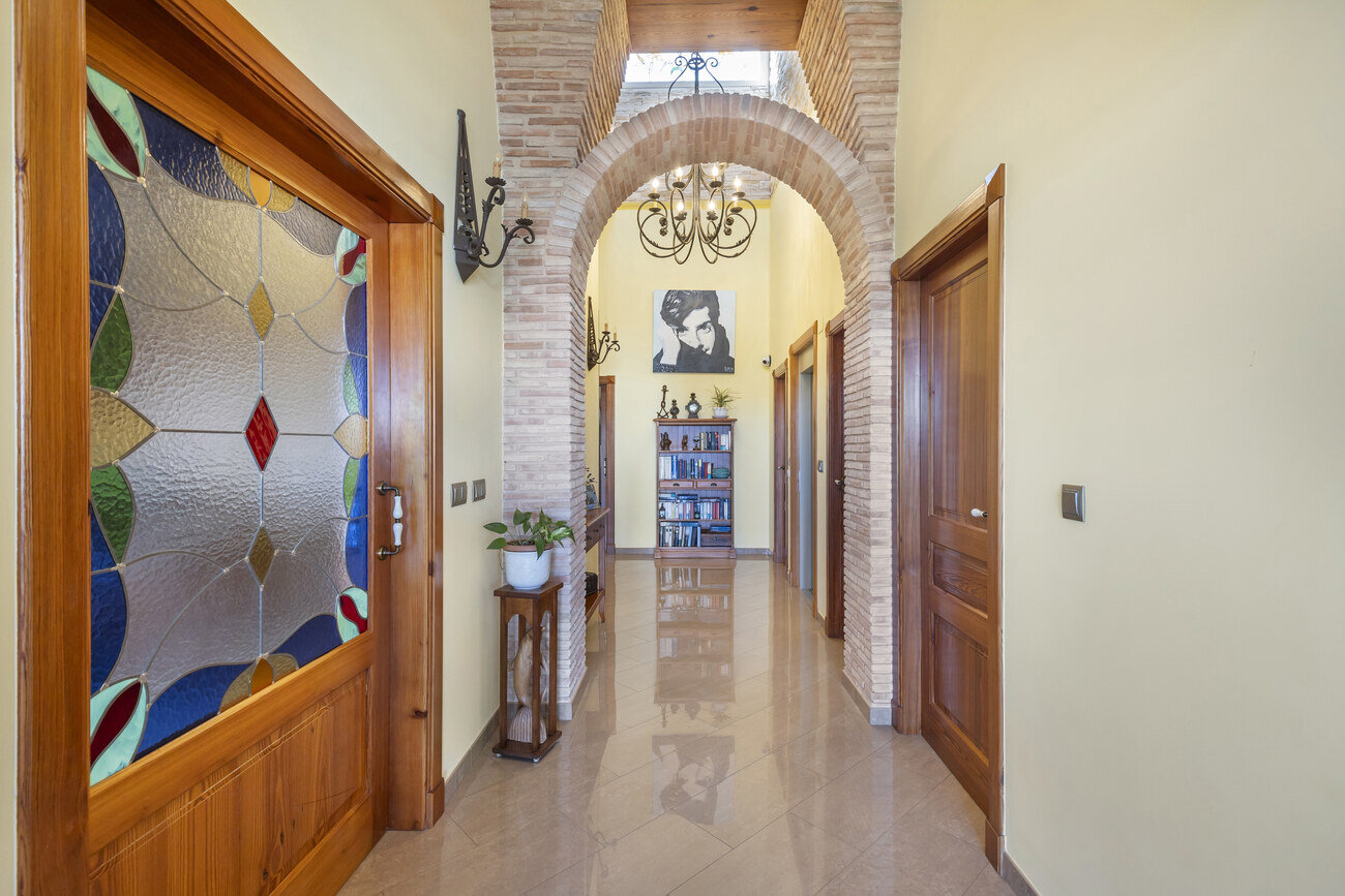 5-Bedroom Villa in Centro, Torrevieja - Image 9