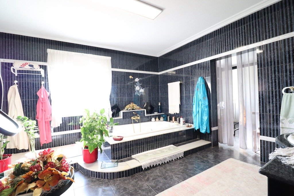 5-Bedroom Villa in  Torrevieja - Image 19