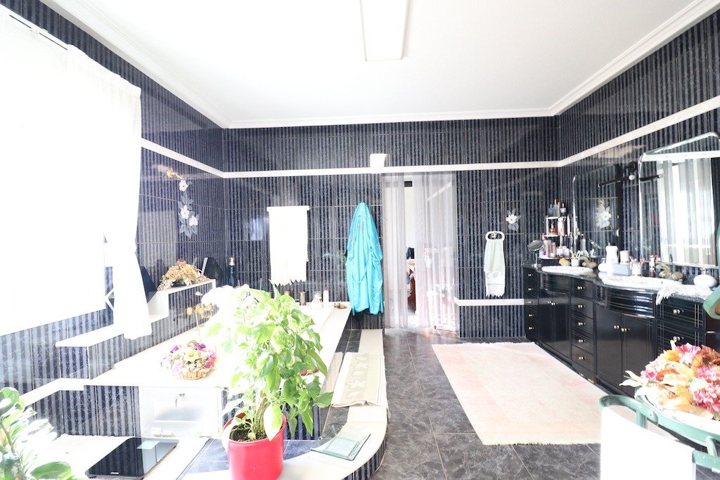 5-Bedroom Villa in  Torrevieja - Image 20