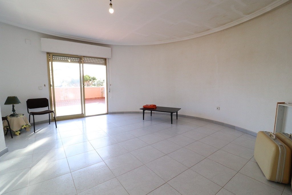 5-Bedroom Villa in  Torrevieja - Image 21