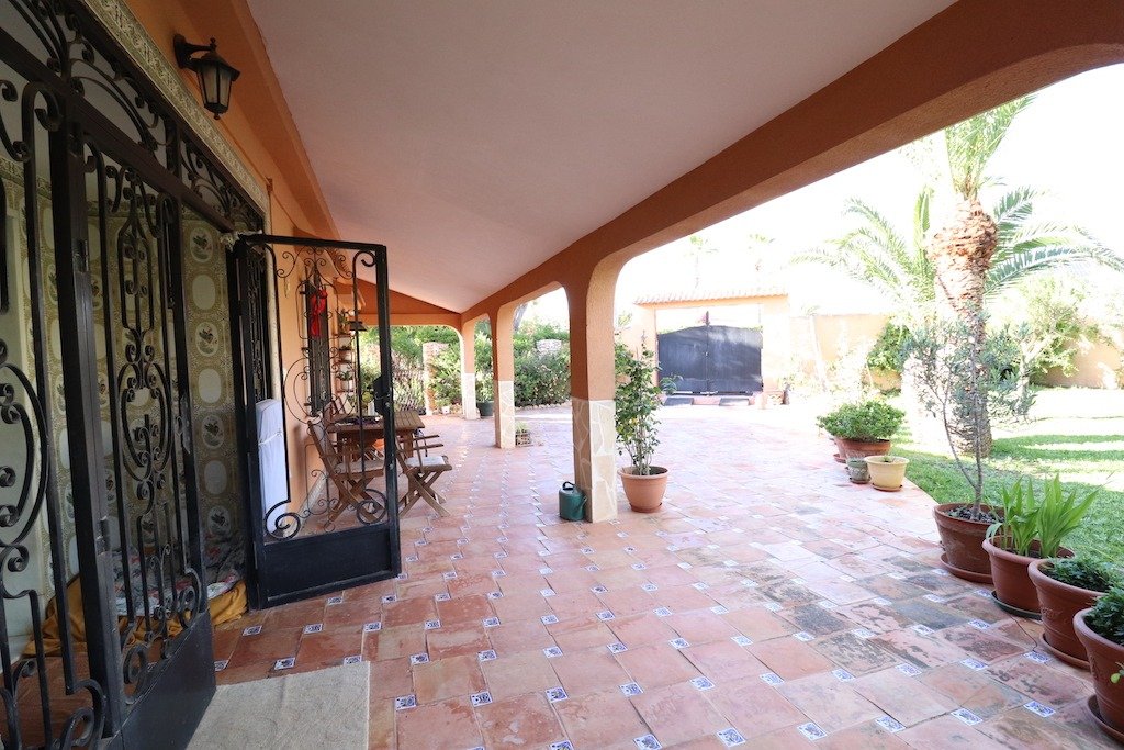 5-Bedroom Villa in  Torrevieja - Image 27
