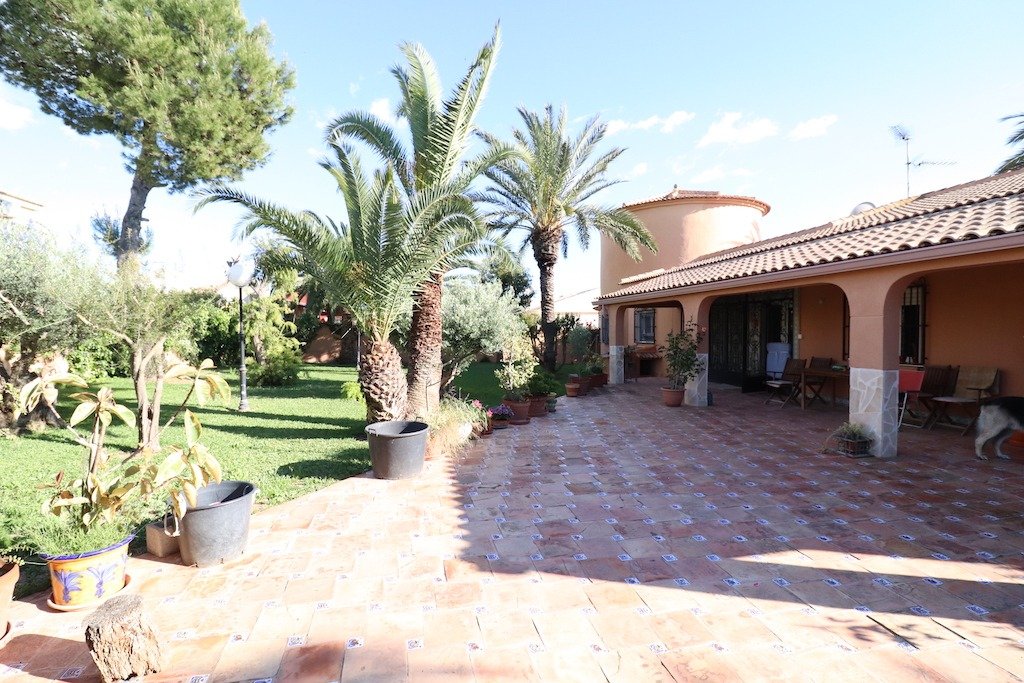 5-Bedroom Villa in  Torrevieja - Image 28