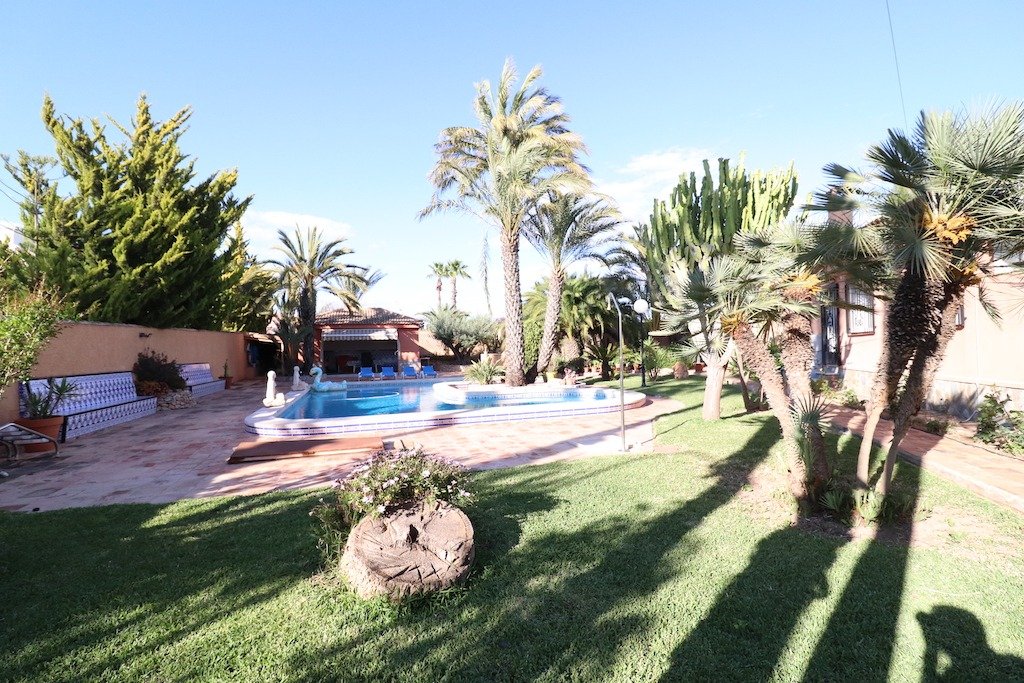 5-Bedroom Villa in  Torrevieja - Image 29