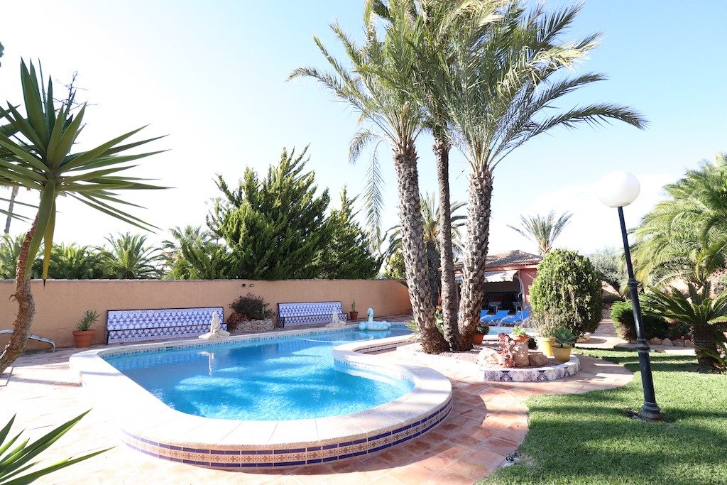 5-Bedroom Villa in  Torrevieja - Image 3