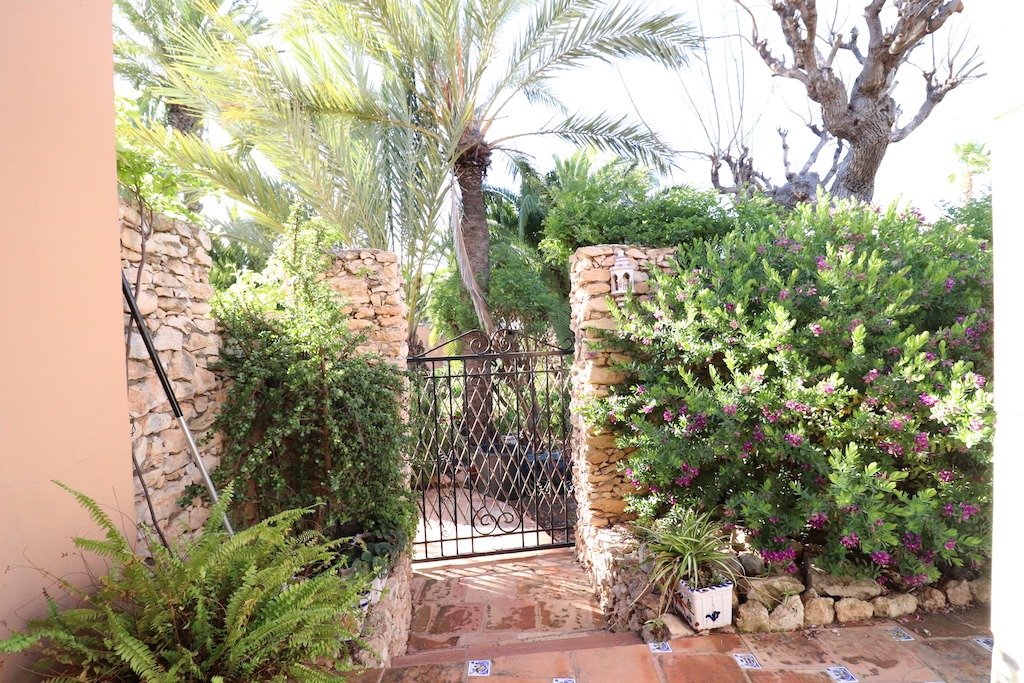 5-Bedroom Villa in  Torrevieja - Image 33