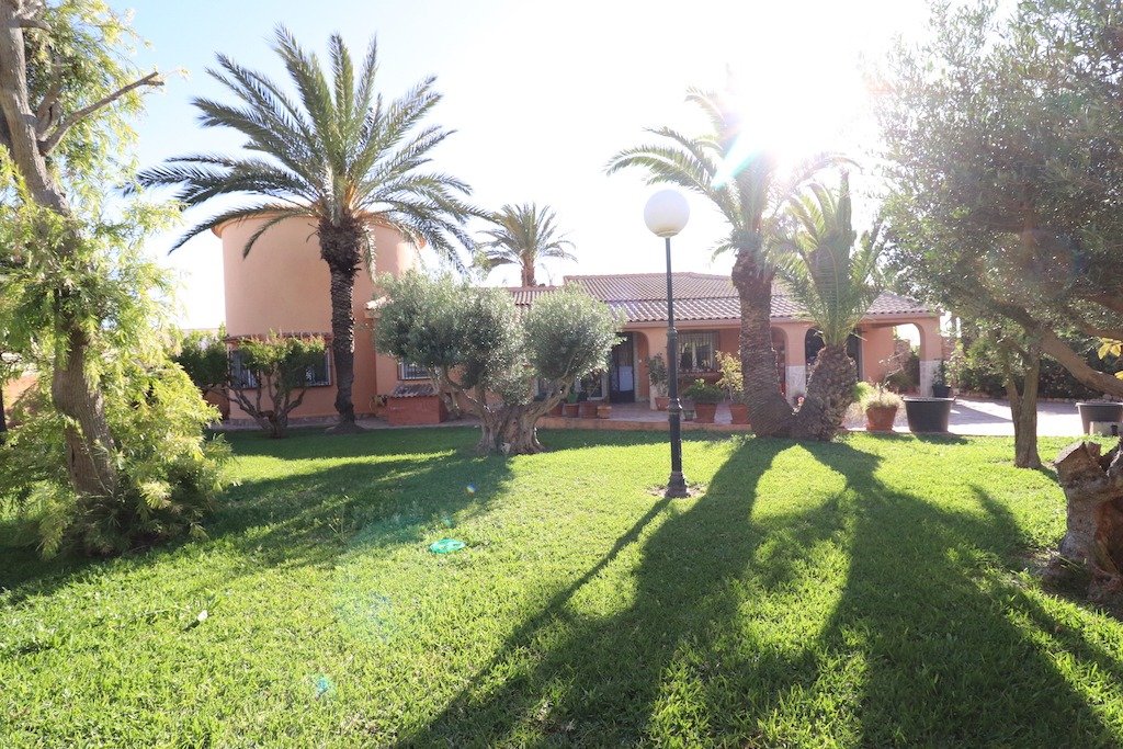 5-Bedroom Villa in  Torrevieja - Image 34