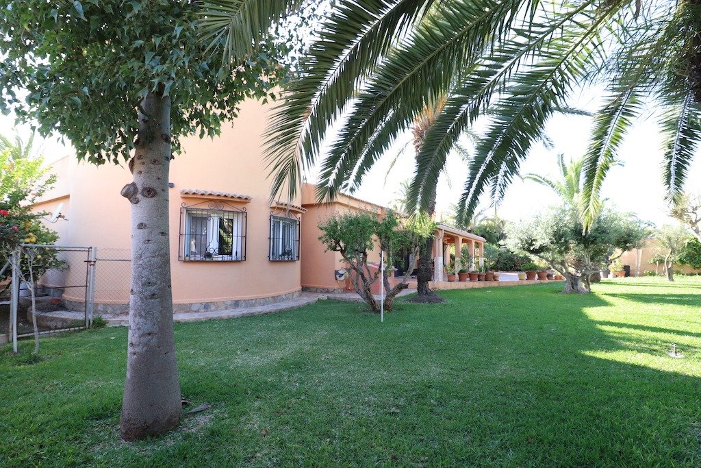 5-Bedroom Villa in  Torrevieja - Image 35