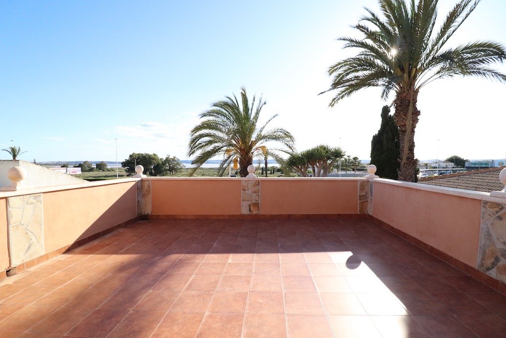 5-Bedroom Villa in  Torrevieja - Image 36
