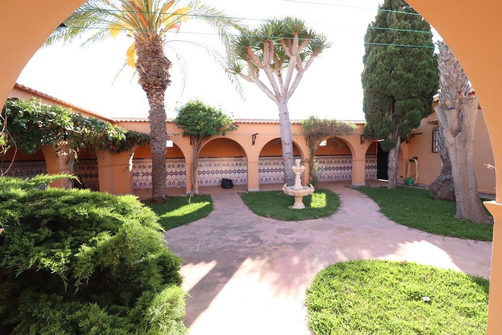 5-Bedroom Villa in  Torrevieja - Image 40