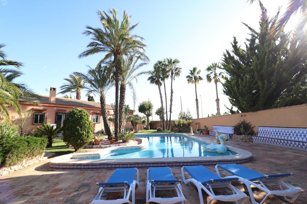 5-Bedroom Villa in  Torrevieja - Image 41