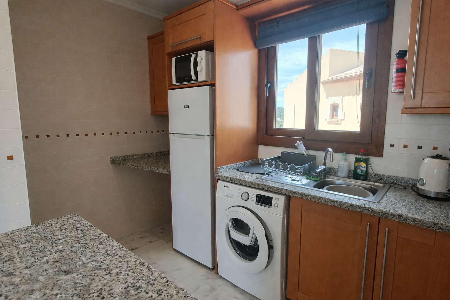 2-Bedroom Apartment in Comunidad Valenciana, Algorfa - Image 11