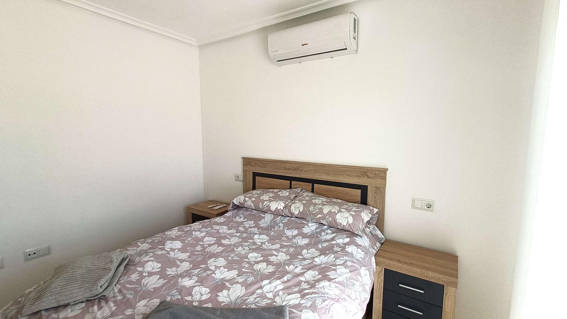 2-Bedroom Apartment in Comunidad Valenciana, Algorfa - Image 13