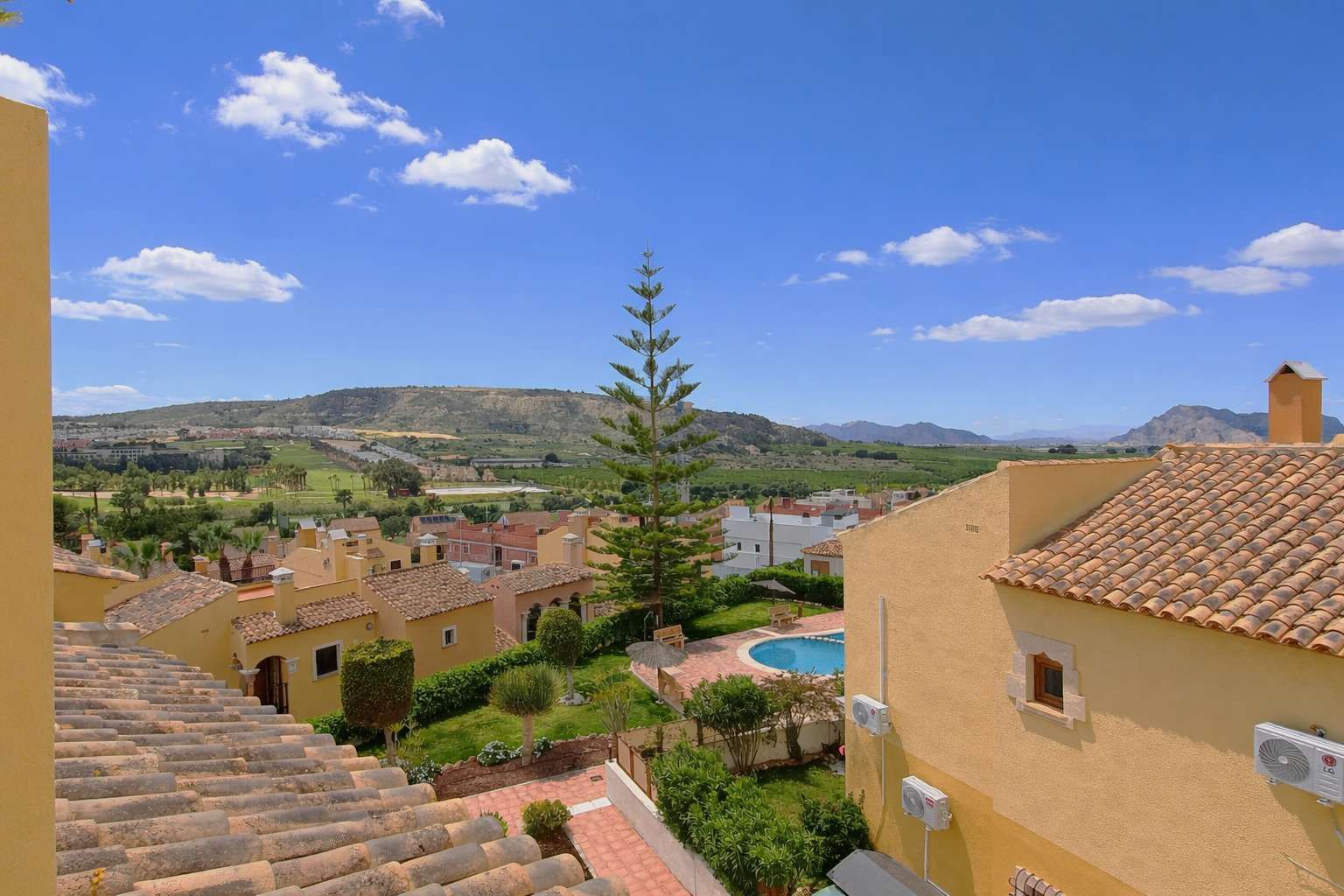 2-Bedroom Apartment in Comunidad Valenciana, Algorfa - Image 2