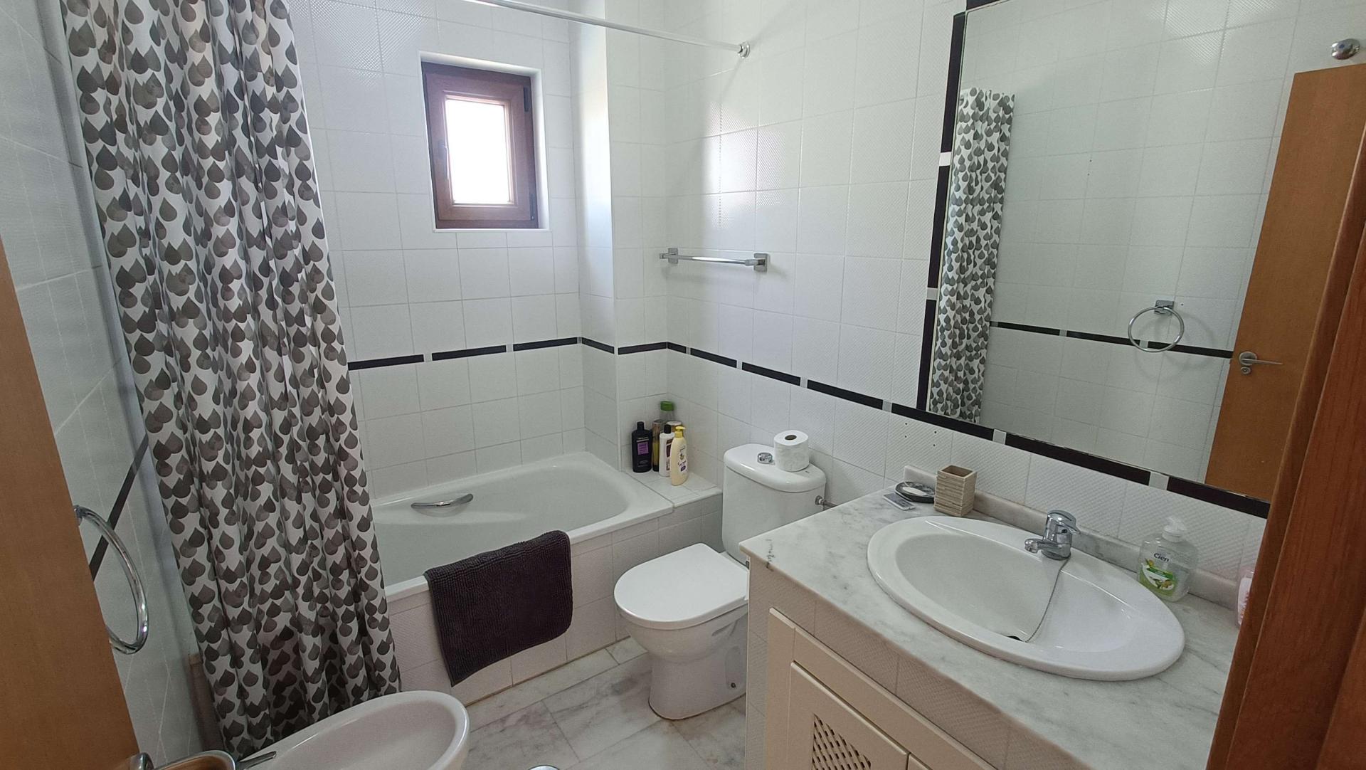2-Bedroom Apartment in Comunidad Valenciana, Algorfa - Image 20