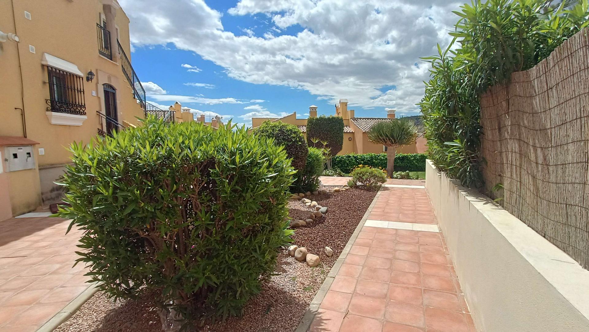 2-Bedroom Apartment in Comunidad Valenciana, Algorfa - Image 31