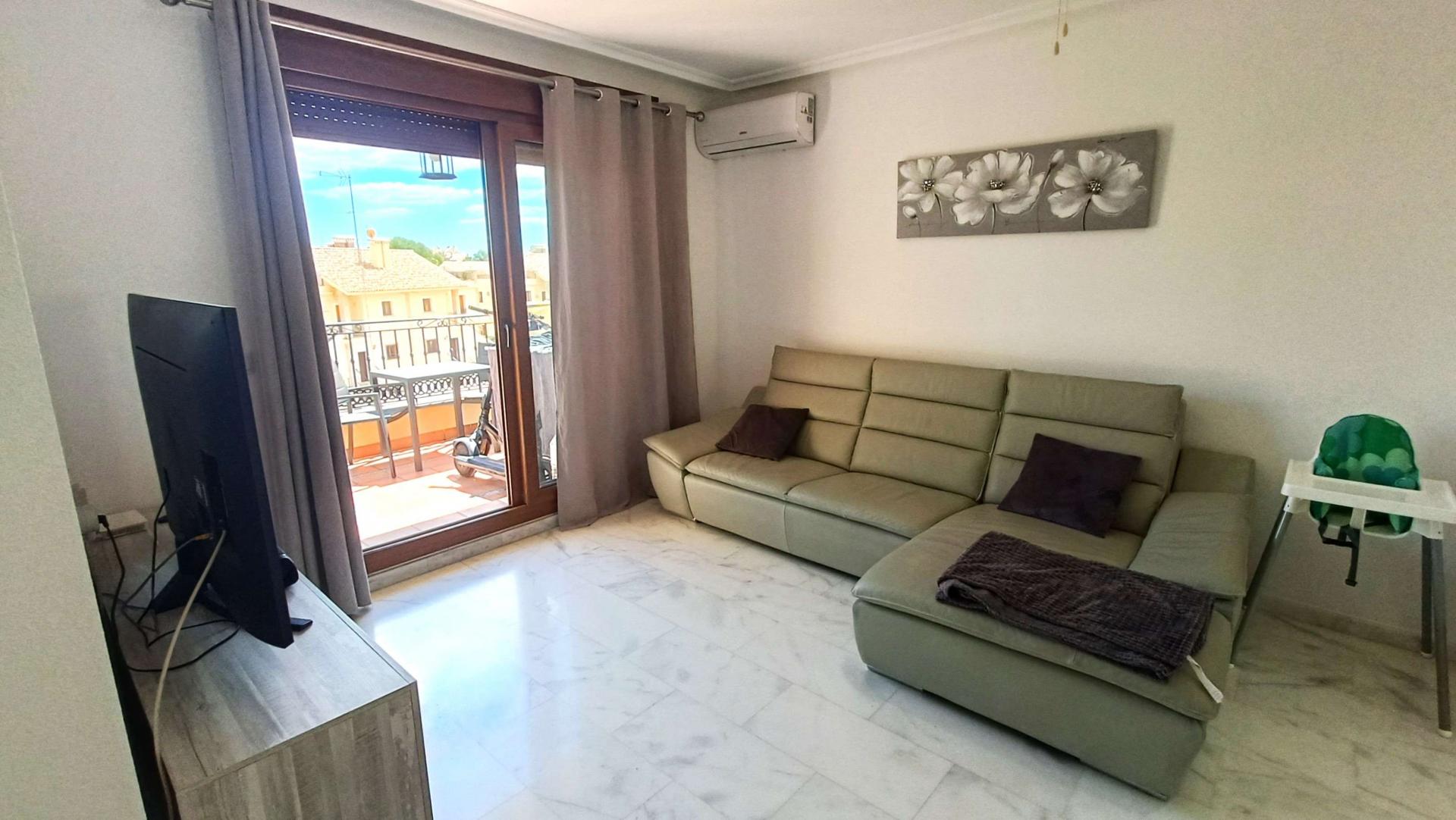 2-Bedroom Apartment in Comunidad Valenciana, Algorfa - Image 4