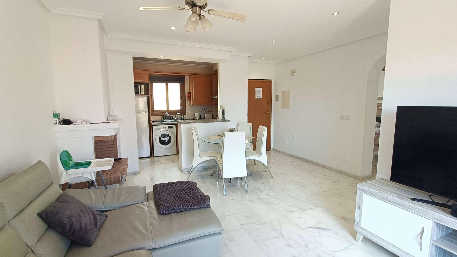 2-Bedroom Apartment in Comunidad Valenciana, Algorfa - Image 5