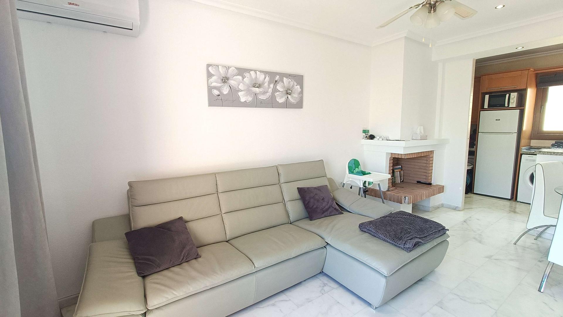 2-Bedroom Apartment in Comunidad Valenciana, Algorfa - Image 6