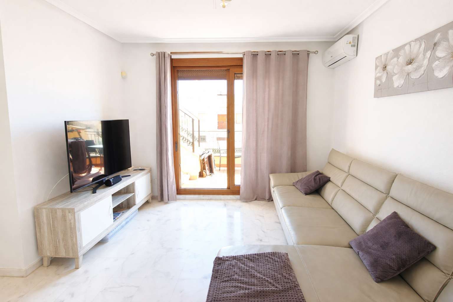 2-Bedroom Apartment in Comunidad Valenciana, Algorfa - Image 7