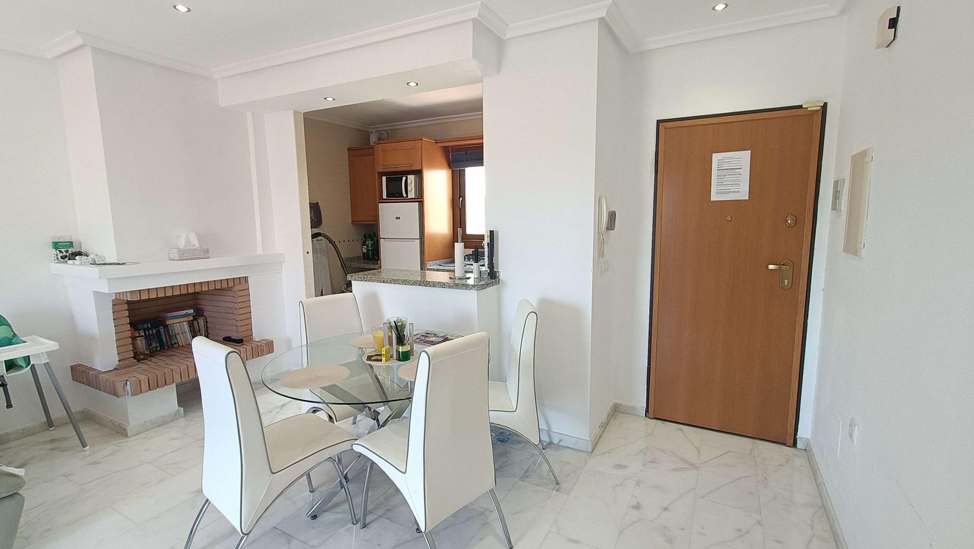 2-Bedroom Apartment in Comunidad Valenciana, Algorfa - Image 8