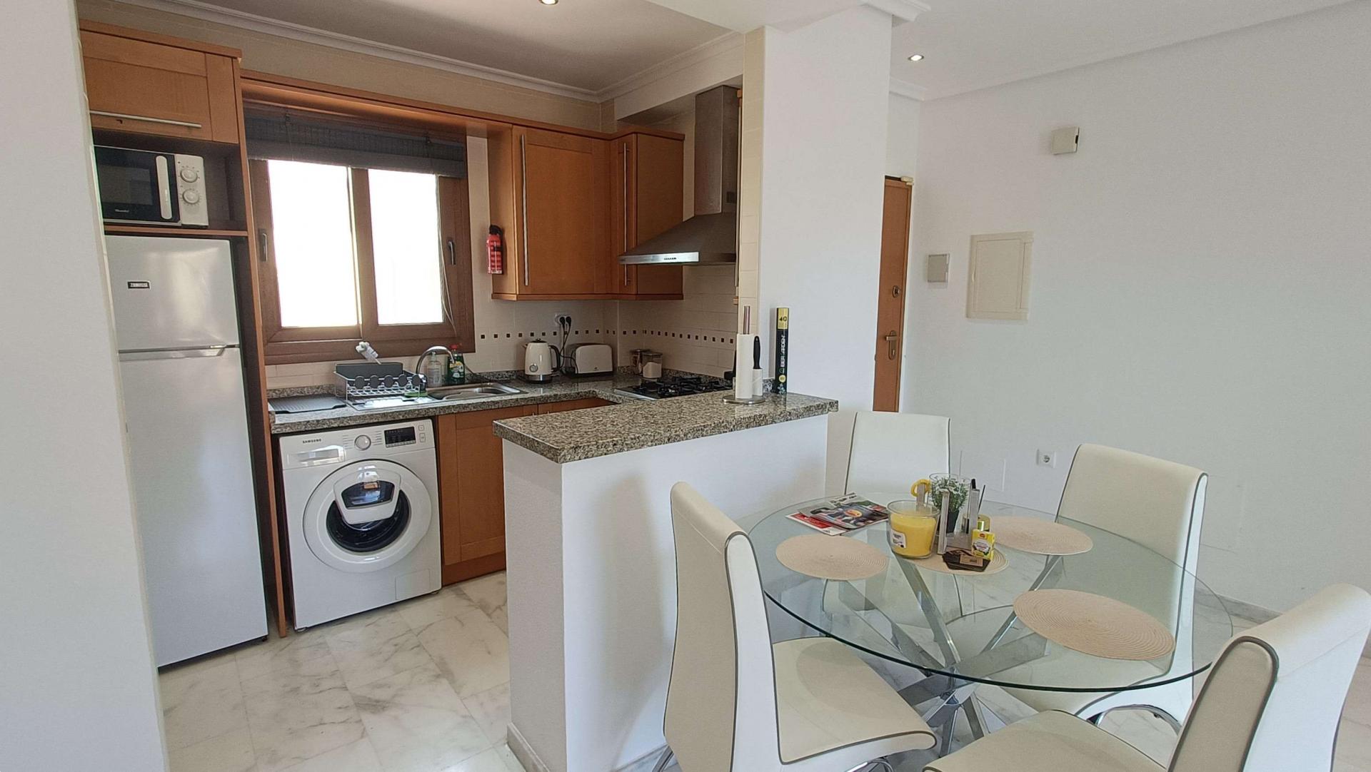 2-Bedroom Apartment in Comunidad Valenciana, Algorfa - Image 9