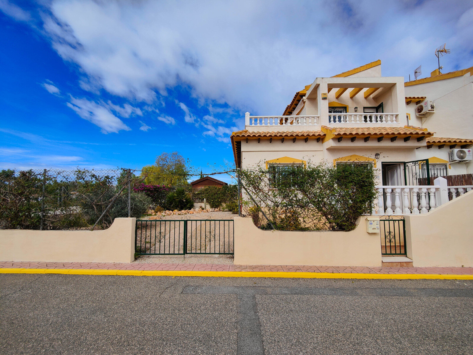 3-Bedroom House in Orihuela - Image 19