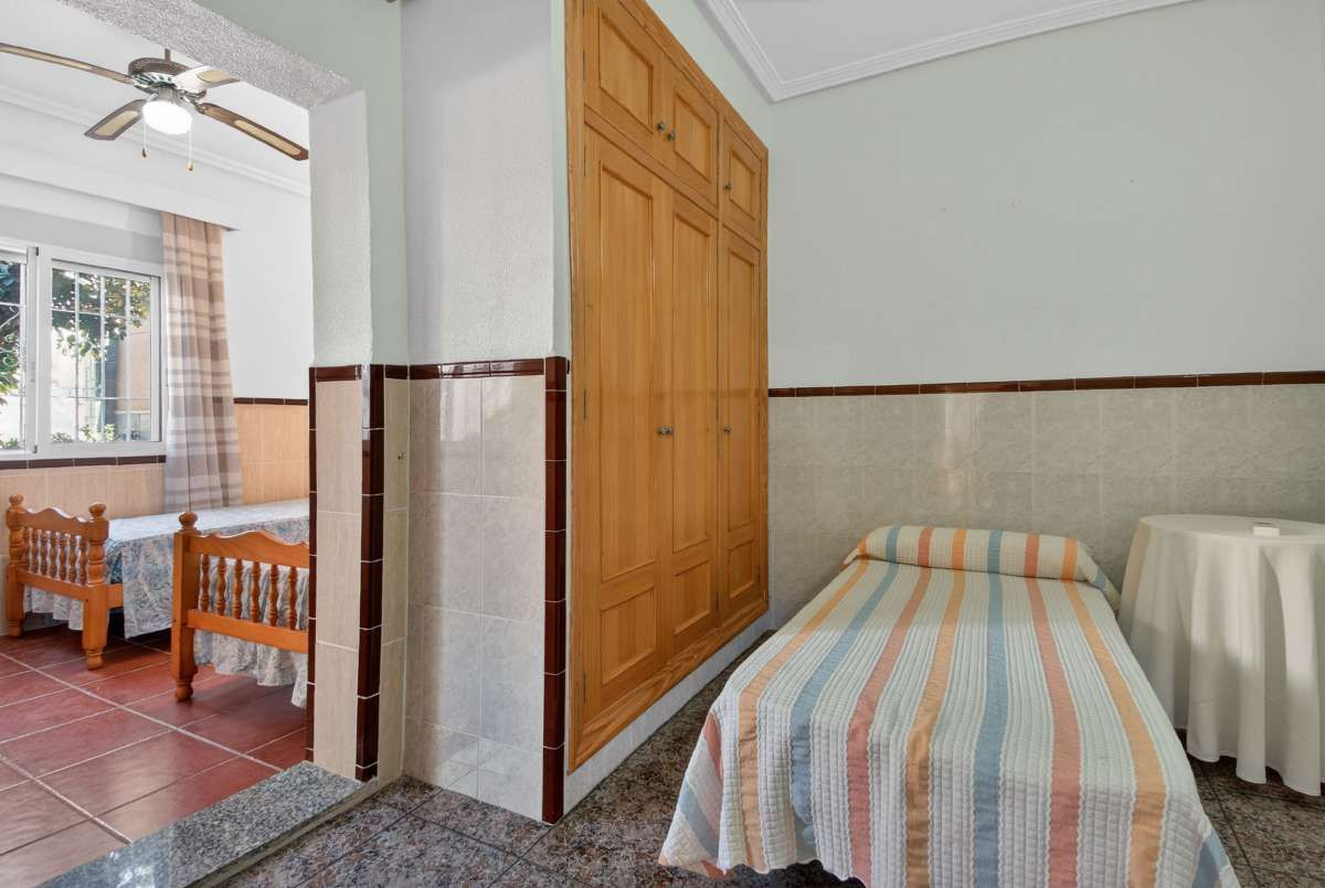 5-Bedroom Villa in La Puntica, Lo Pagan - Image 26