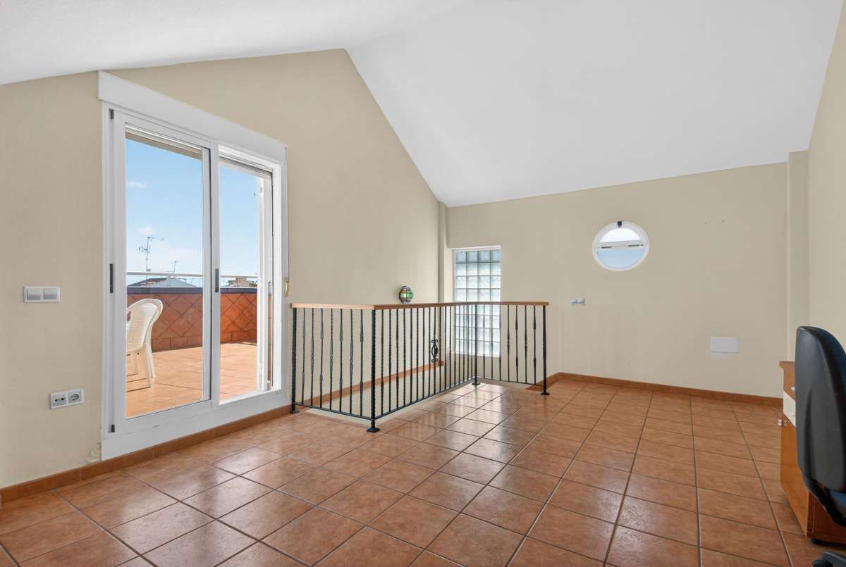 5-Bedroom Villa in La Puntica, Lo Pagan - Image 3