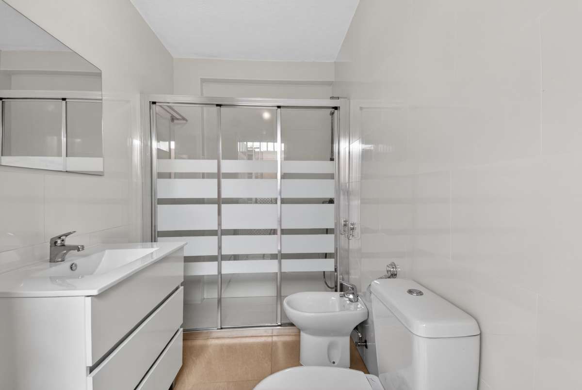 5-Bedroom Villa in La Puntica, Lo Pagan - Image 33