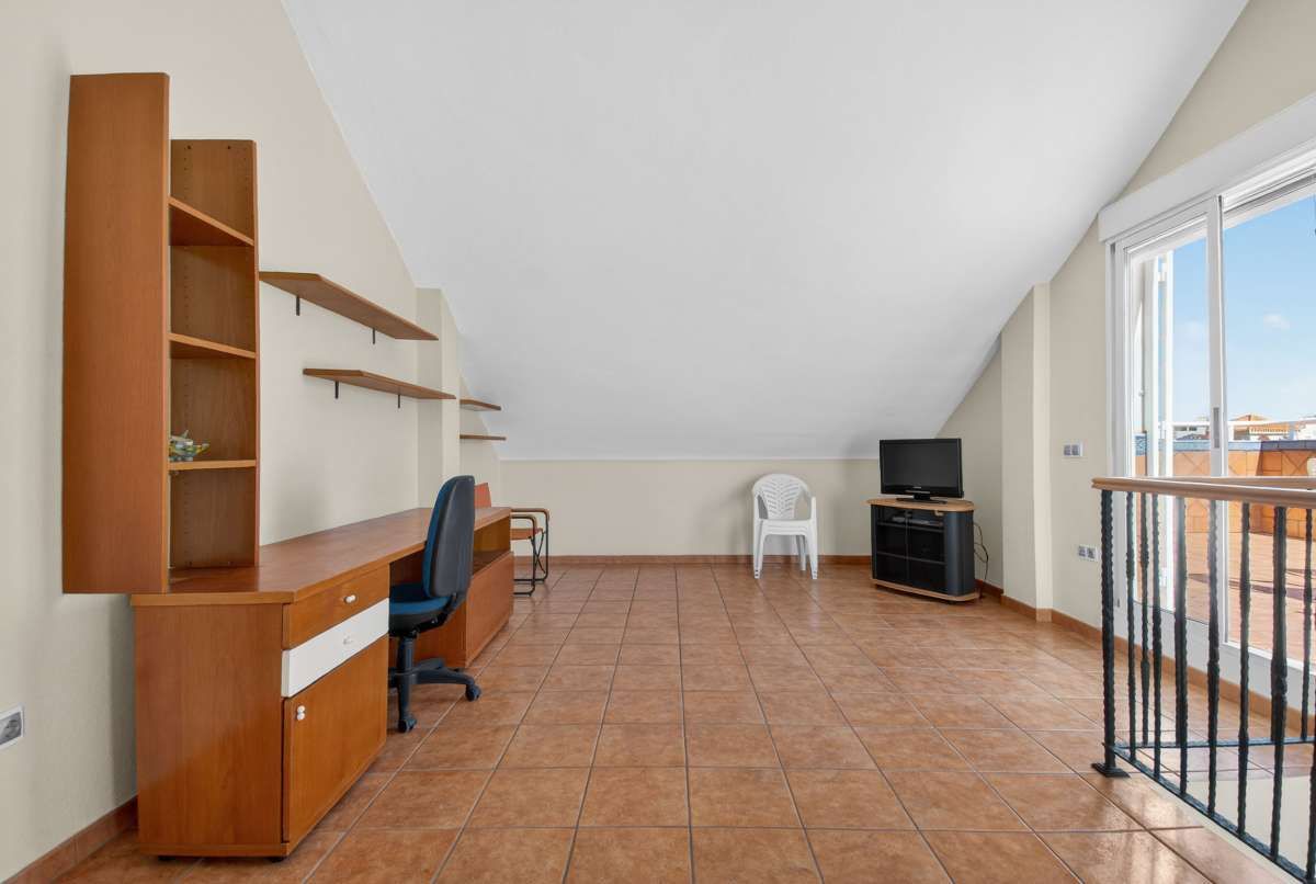 5-Bedroom Villa in La Puntica, Lo Pagan - Image 7