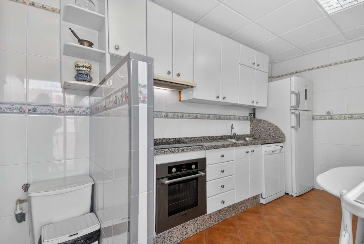 5-Bedroom Villa in La Puntica, Lo Pagan - Image 8