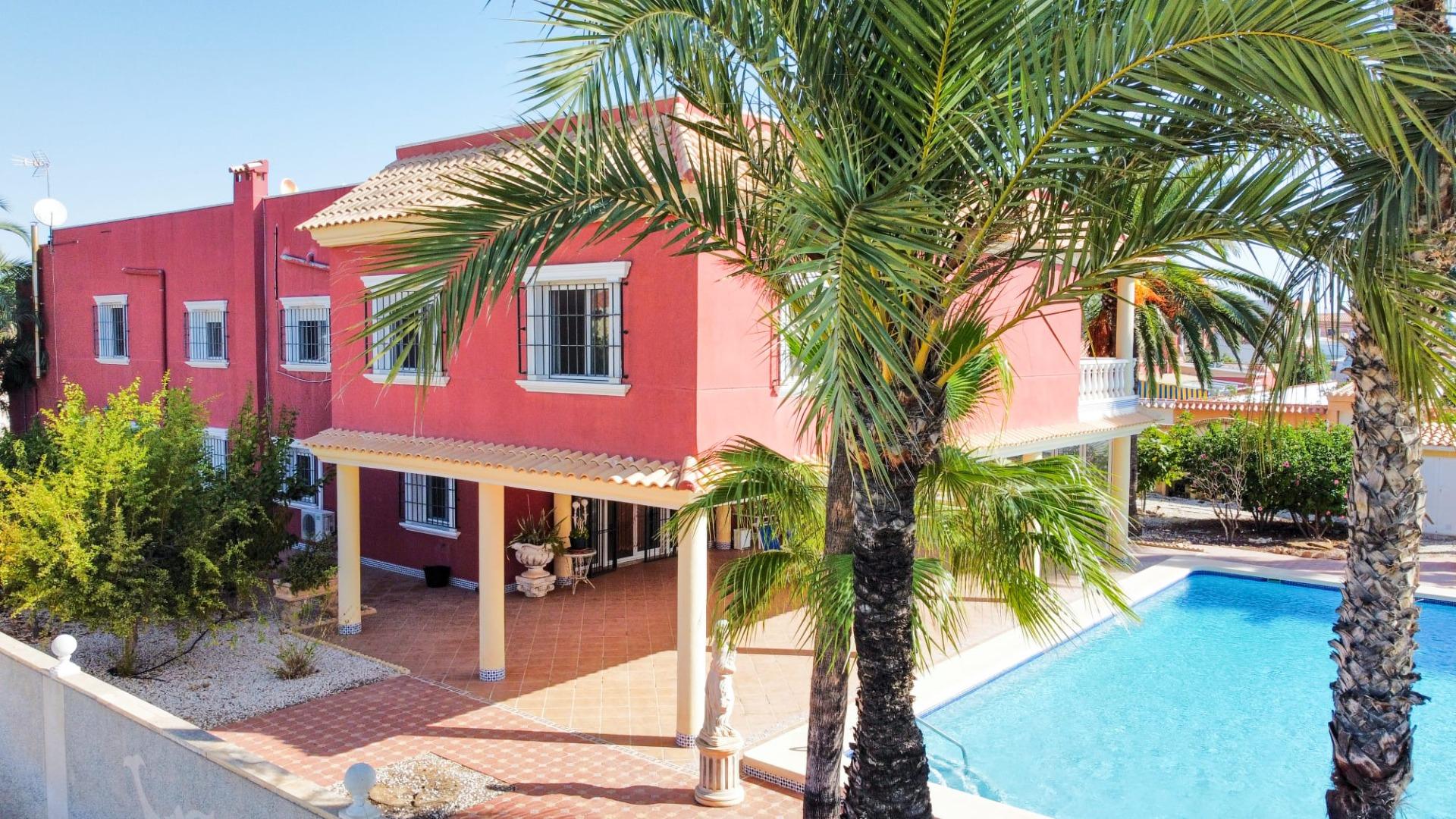 6-Bedroom Luxury Villa in Torreta Florida, Torrevieja - Image 13