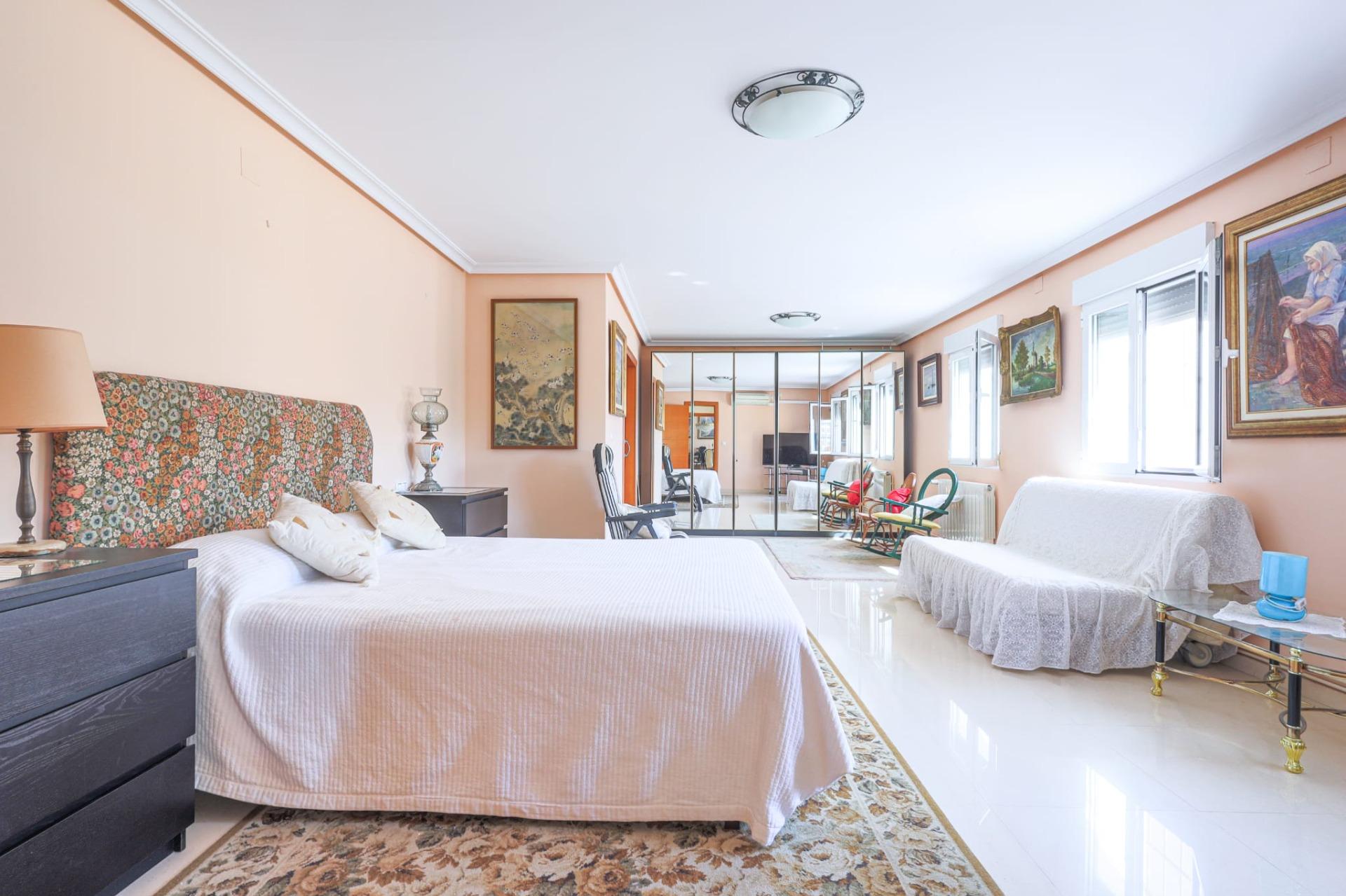 6-Bedroom Luxury Villa in Torreta Florida, Torrevieja - Image 15