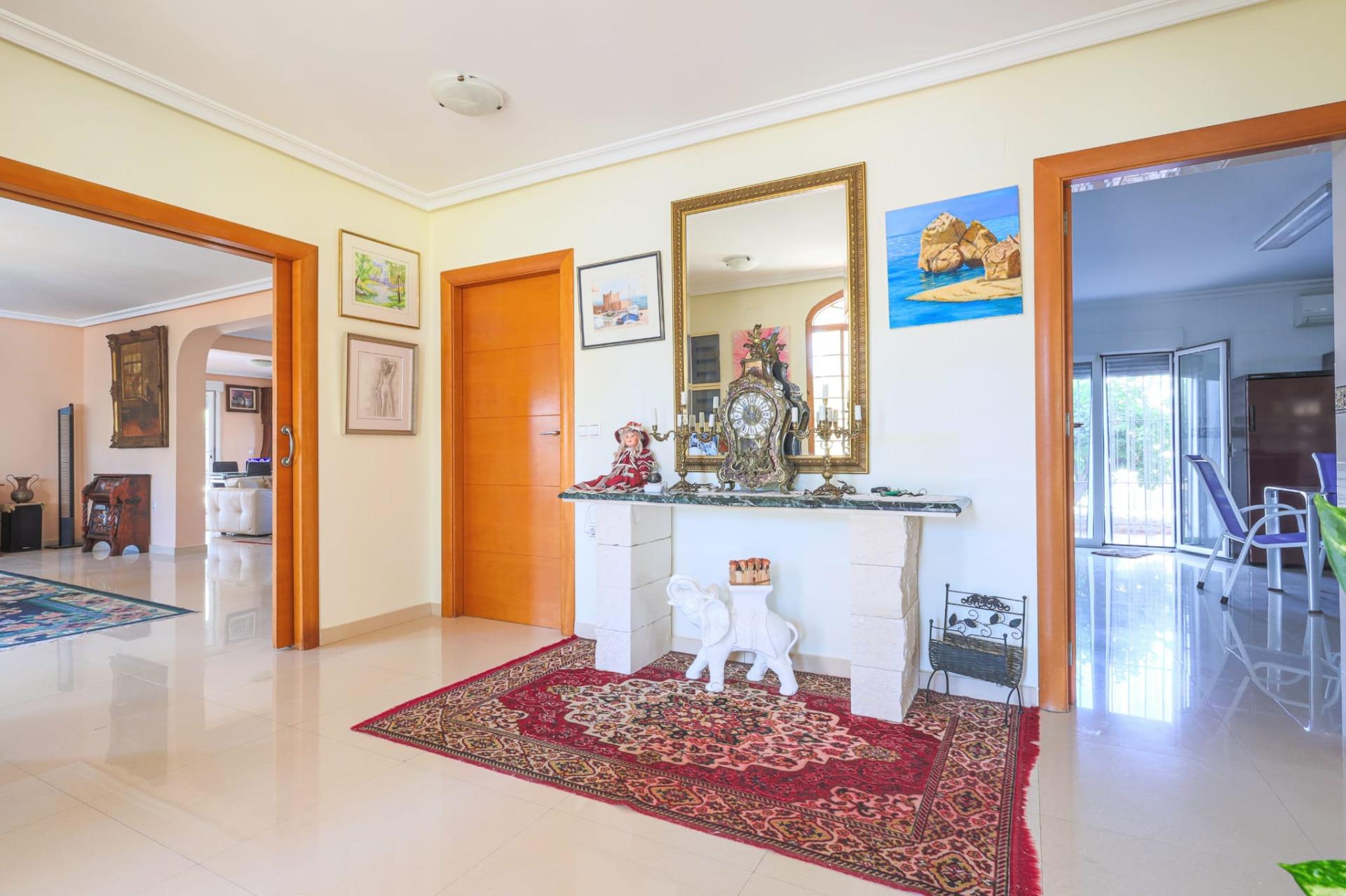 6-Bedroom Luxury Villa in Torreta Florida, Torrevieja - Image 17