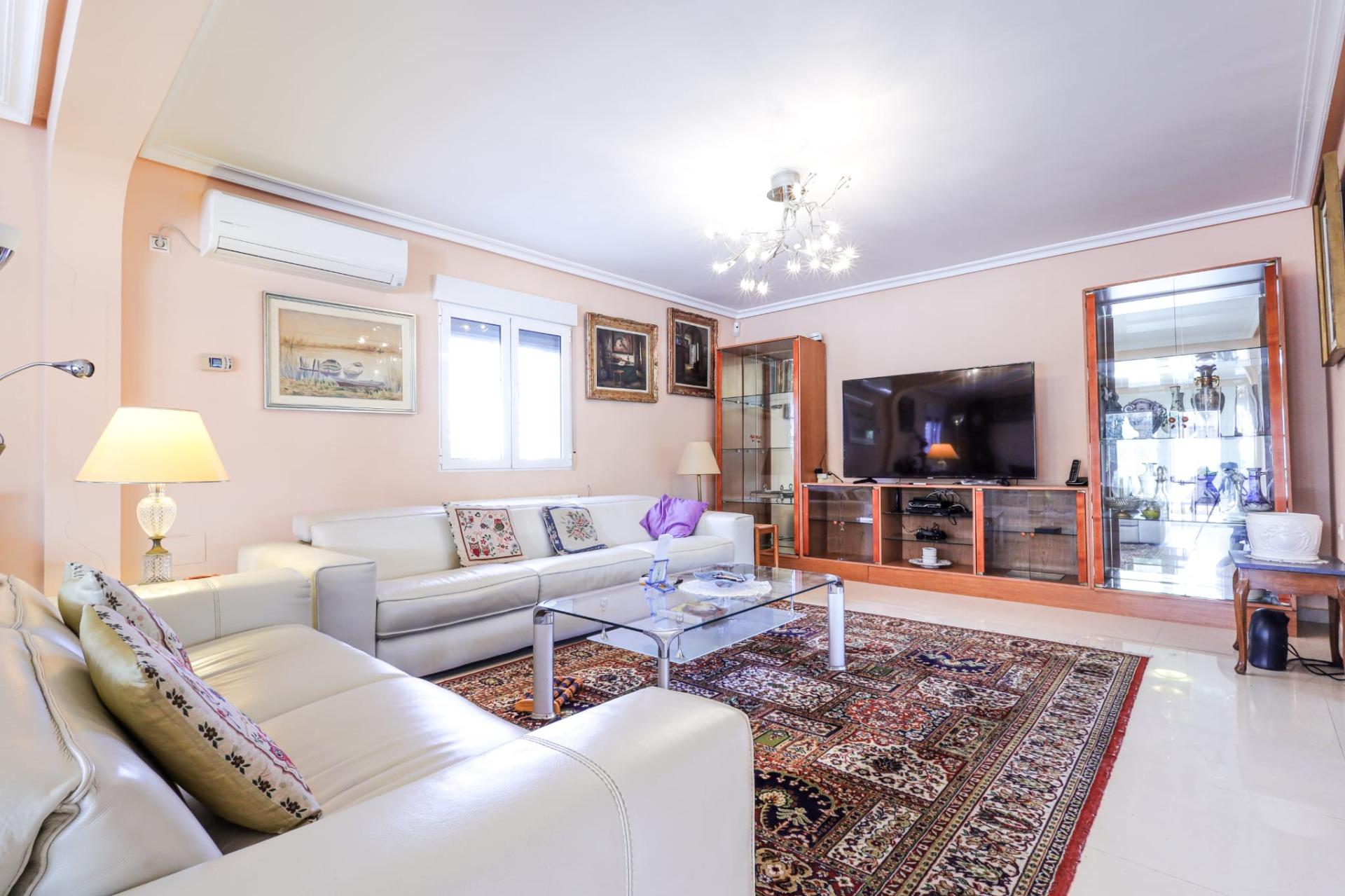 6-Bedroom Luxury Villa in Torreta Florida, Torrevieja - Image 19