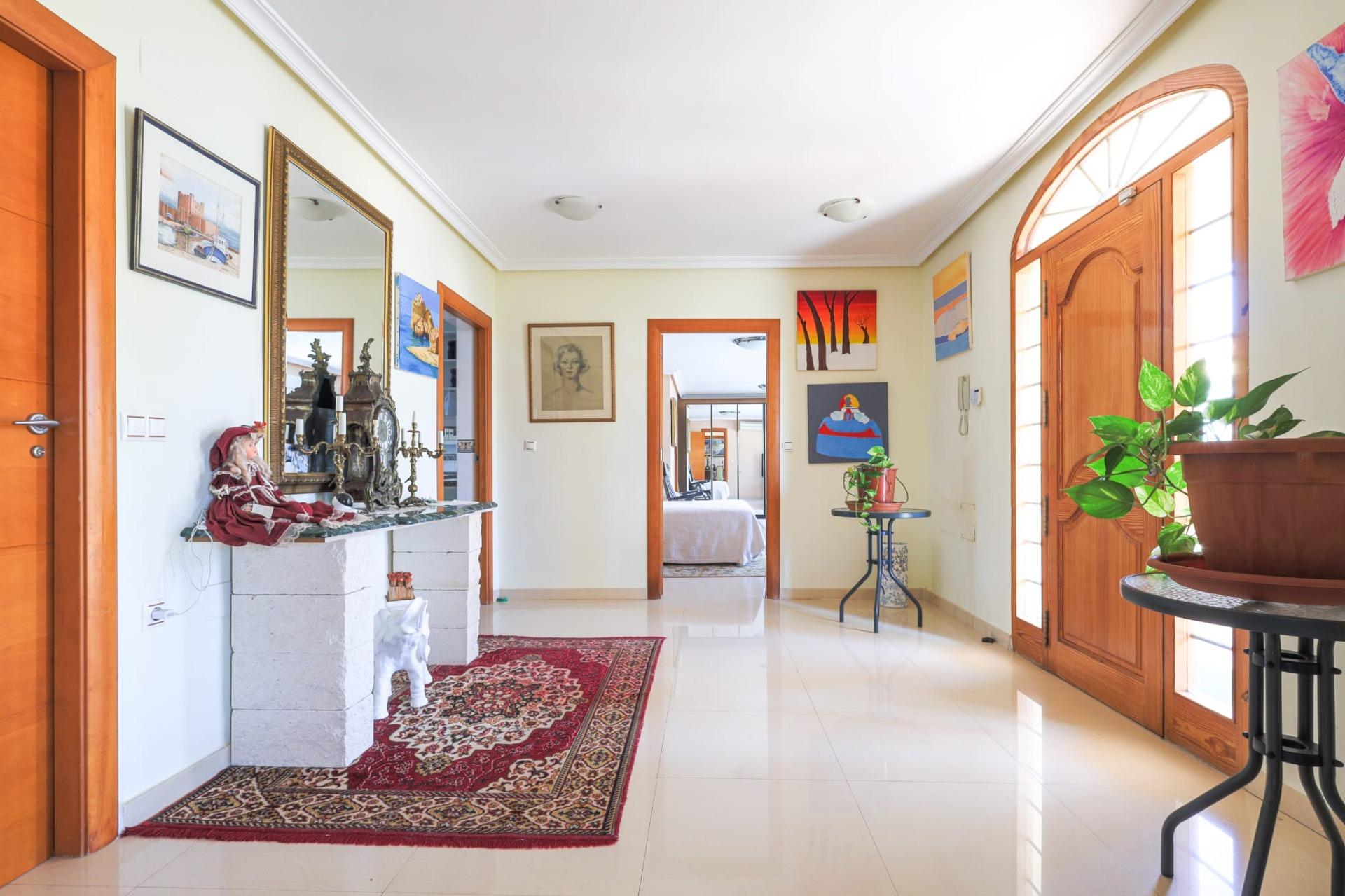 6-Bedroom Luxury Villa in Torreta Florida, Torrevieja - Image 20