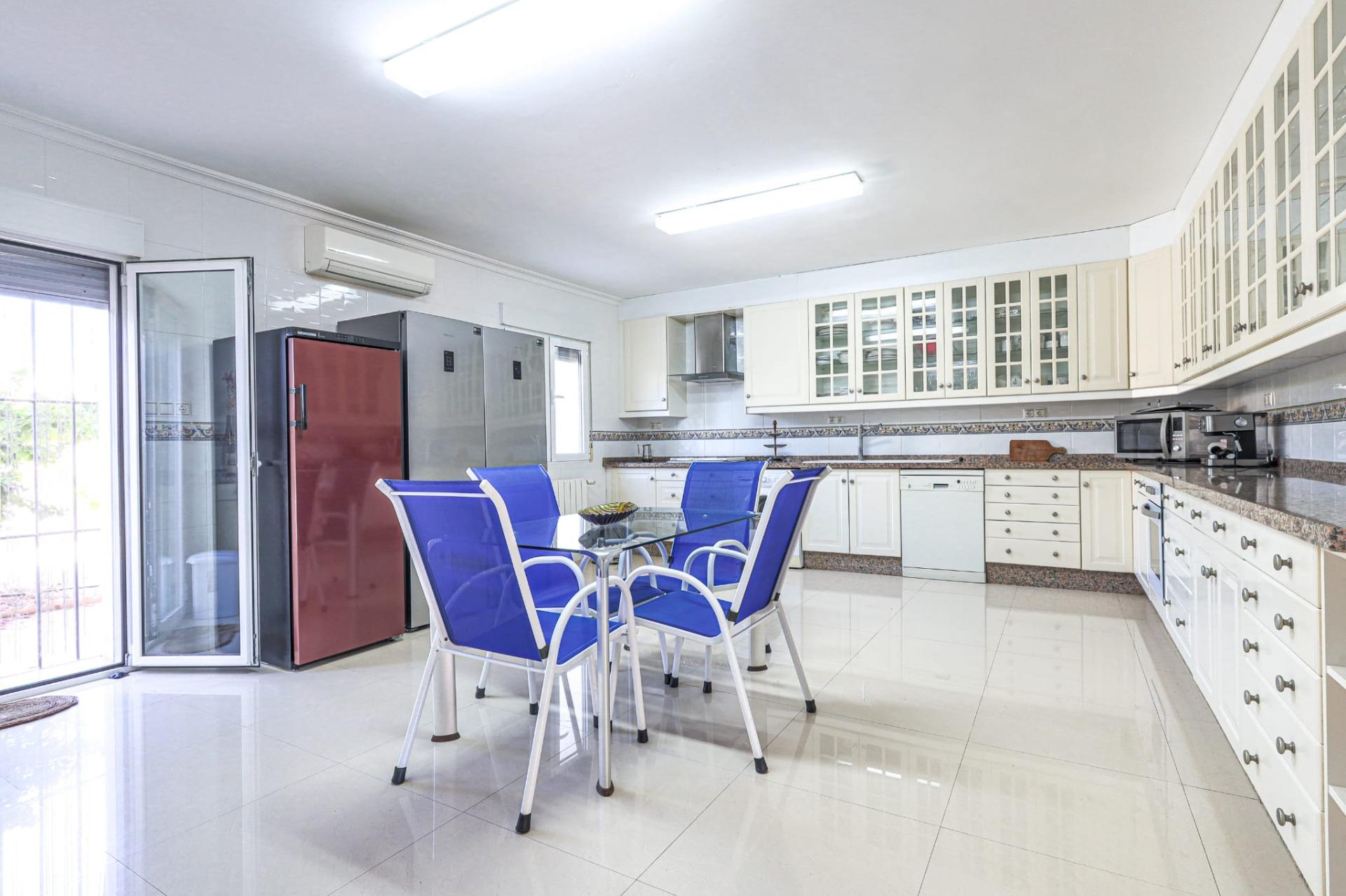 6-Bedroom Luxury Villa in Torreta Florida, Torrevieja - Image 22