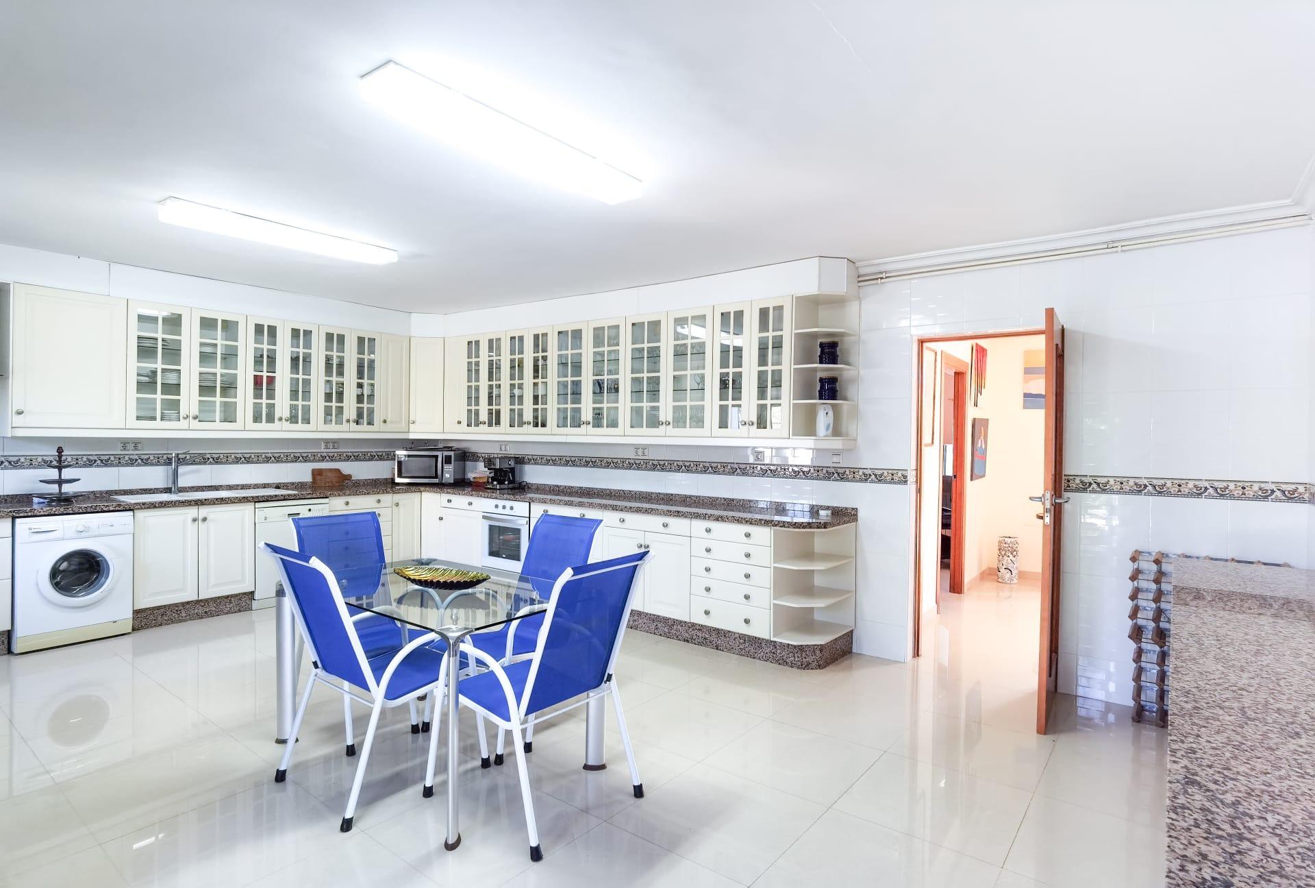 6-Bedroom Luxury Villa in Torreta Florida, Torrevieja - Image 23