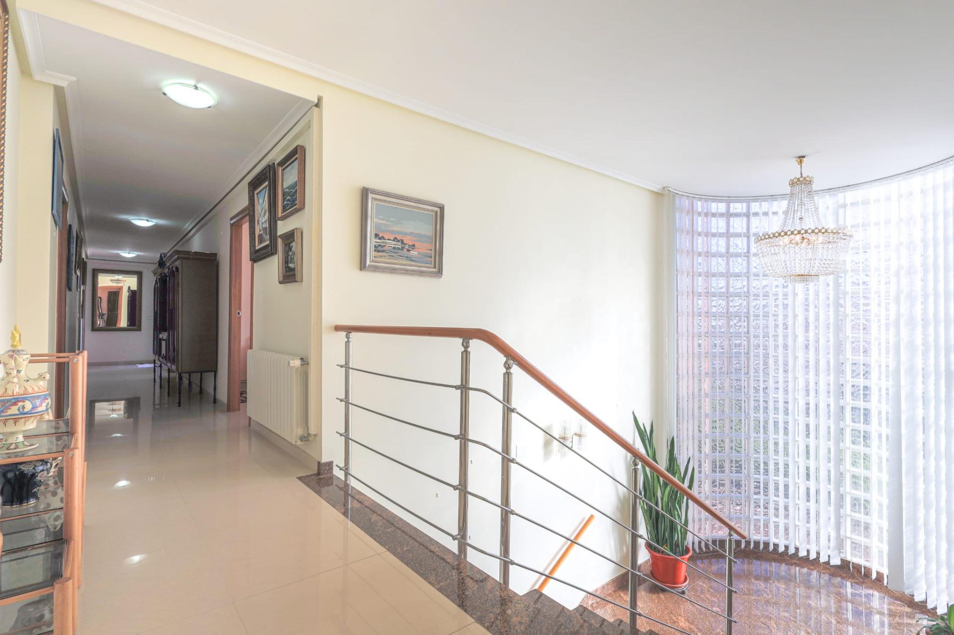 6-Bedroom Luxury Villa in Torreta Florida, Torrevieja - Image 25