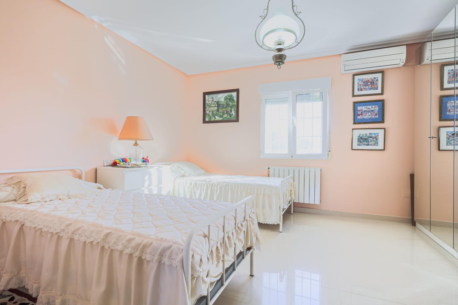 6-Bedroom Luxury Villa in Torreta Florida, Torrevieja - Image 26