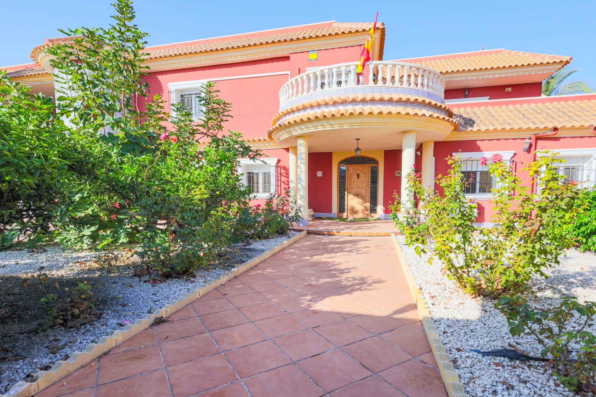 6-Bedroom Luxury Villa in Torreta Florida, Torrevieja - Image 3