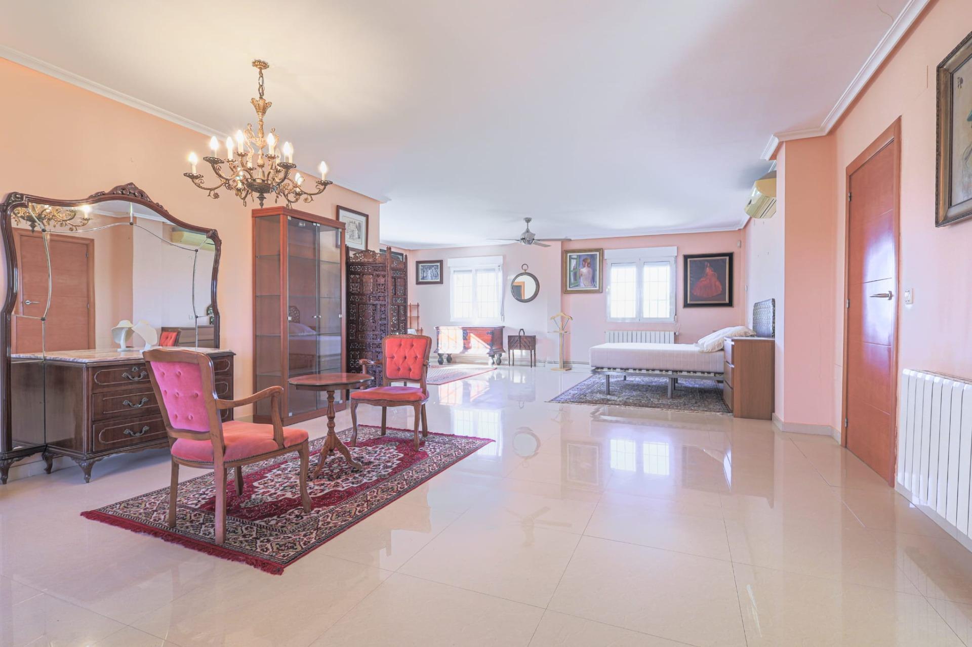 6-Bedroom Luxury Villa in Torreta Florida, Torrevieja - Image 30