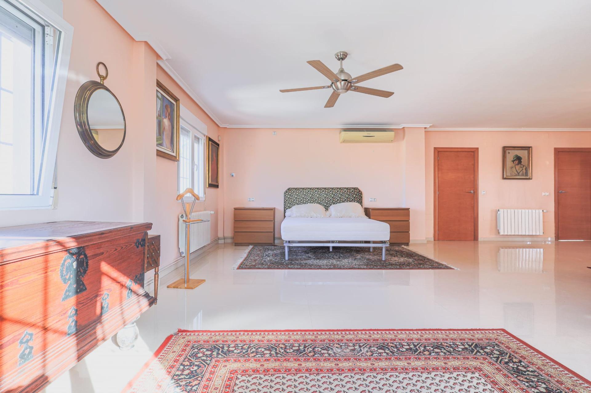 6-Bedroom Luxury Villa in Torreta Florida, Torrevieja - Image 32